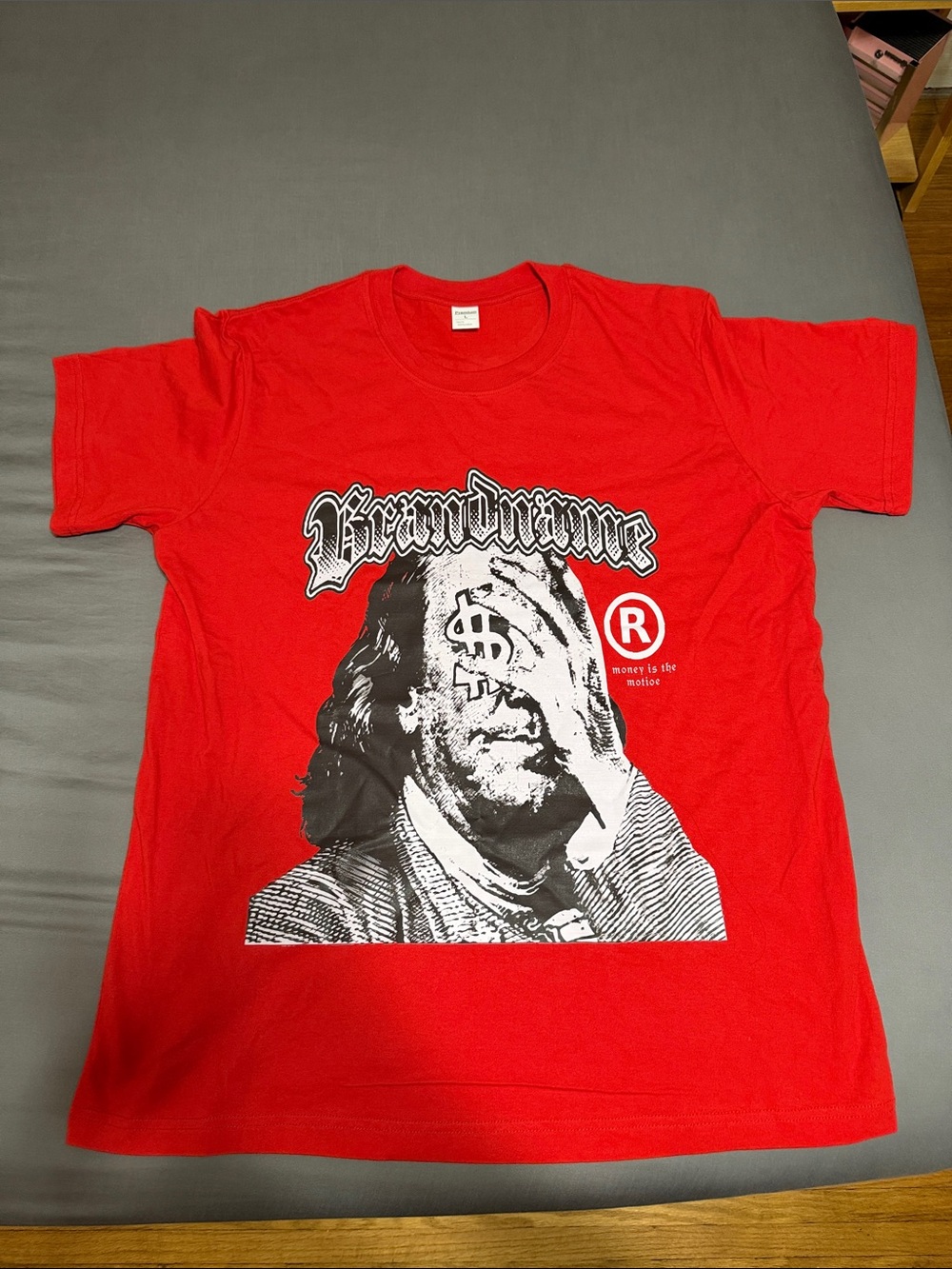 💥 NWOT Red Graphic Men’s T-Shirt with Money Print